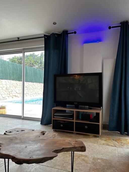 Jolie Maison Avec Vue Sur Piscine Bouc-Bel-Air Exterior foto